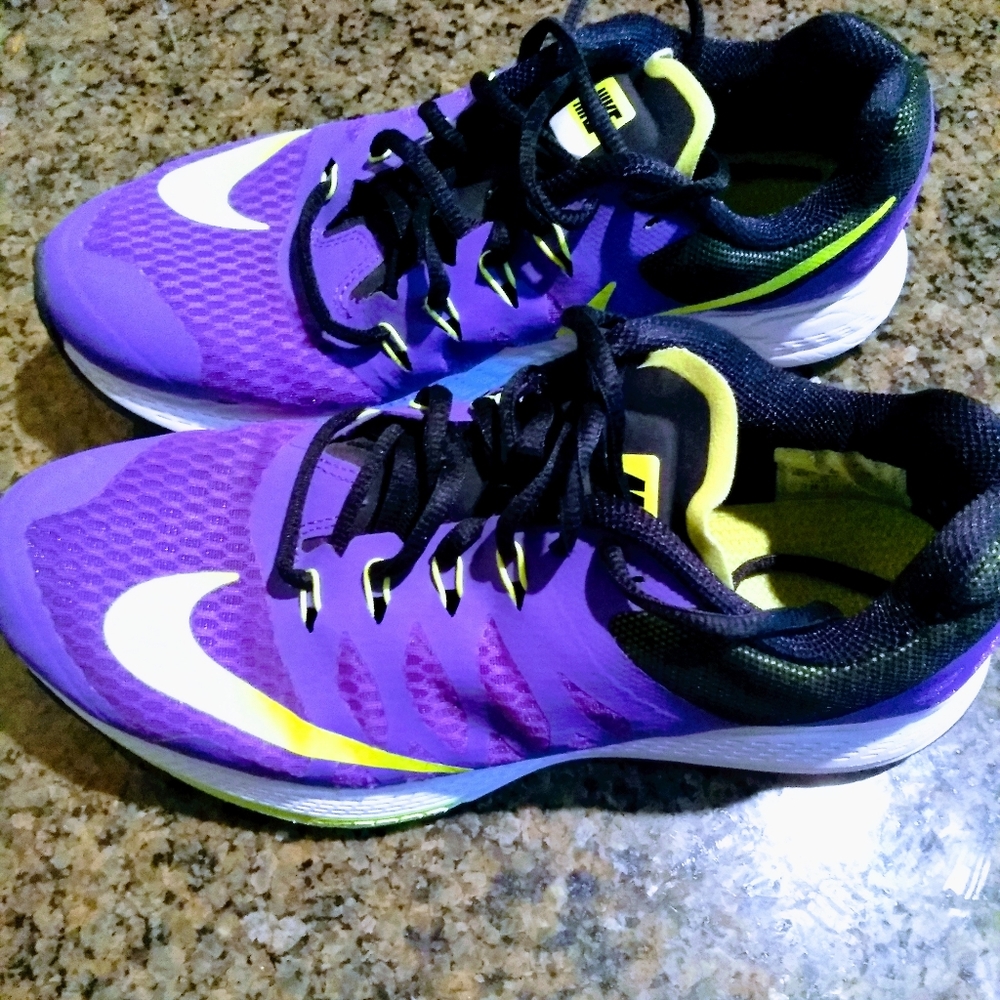 Nike Elite Running size US 8.5 Purple Neon